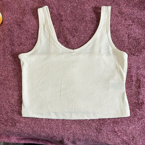 Simple Tank Tops - Picture 2 of 6